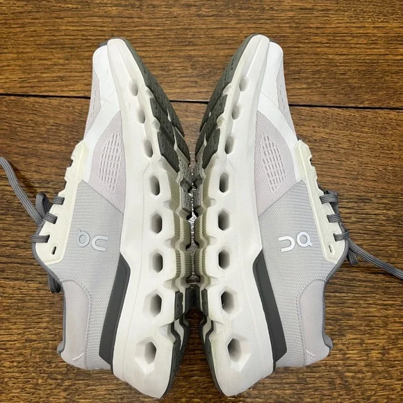 LIKE NEW On Running CloudRunner 2 Sneakers  ( NWT $160 ) - Picture 7 of 10